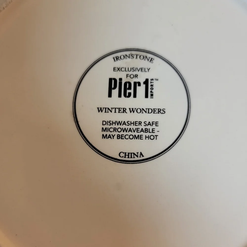 PIER ONE WINTER WONDERS CHRISTMAS PLATE 8 5/8